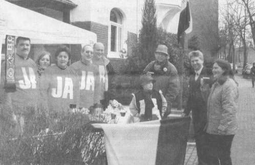 Der BVB-Fanclub "Treckerborussen" stand mit Kaffee und Schnittchen bereit. Foto: B-K