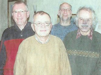 Die wieder gewählten Vorstandsmitglieder des Arbeitskreises für Umwelt und Heimat e.V. Manfred Scholl (2.v.l.), Klaus Papius (r.) und Karl-Heinz Hagemeier (l.) präsentierten mit Thomas Matthee (2.v.r.) ein neues Gesicht innerhalb der Führungscrew. RN-Foto: Blond