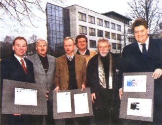 Stellten das neue Logo vor: Hubert Tenberge, Friedhelm Deuter (Bauverein), Detlef Bettin, Stadthandwerksmeister Erik Pamp, DGB-Chef Manfred Pöhland und Dirk Hartmann (v. l.). (Foto:GB)